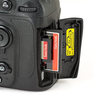 Nikon D800 Card Slots